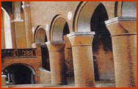 Stubovi i zidovi obloženi mermerom